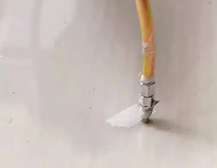 开原瓷砖空鼓维修公司专业解答在瓷砖铺贴过程中，如果使用的砂料过粗（如全部使用了粗砂），可能会导致以下问题